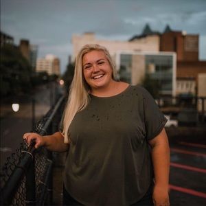 Meet your Posher, Lauren